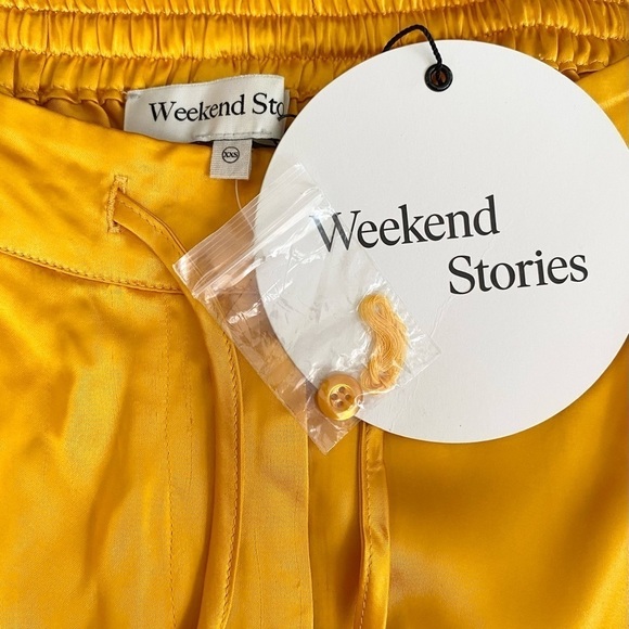 NEW Weekend Stories Shorts Caliope in Melon Front Pleat Zip Fly Satin Fabric - Picture 6 of 11